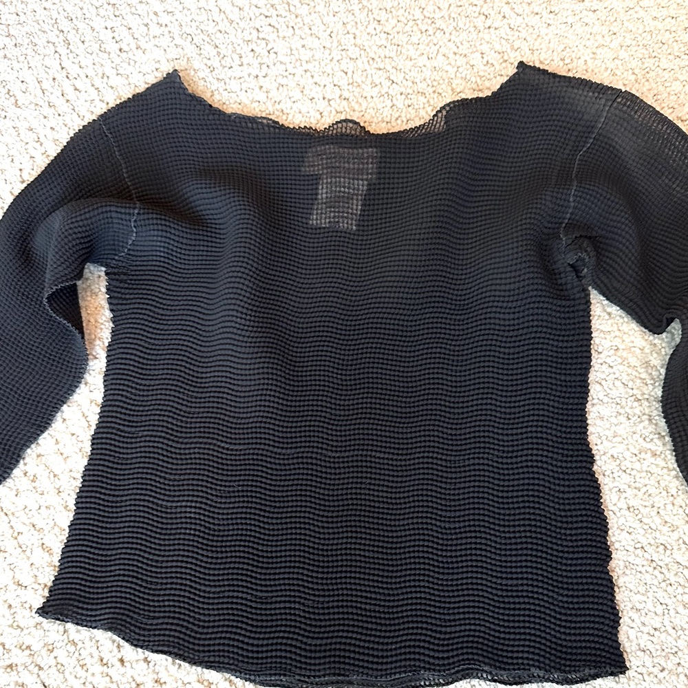 Sheer long sleeve crop top can also be worn off the shoulders